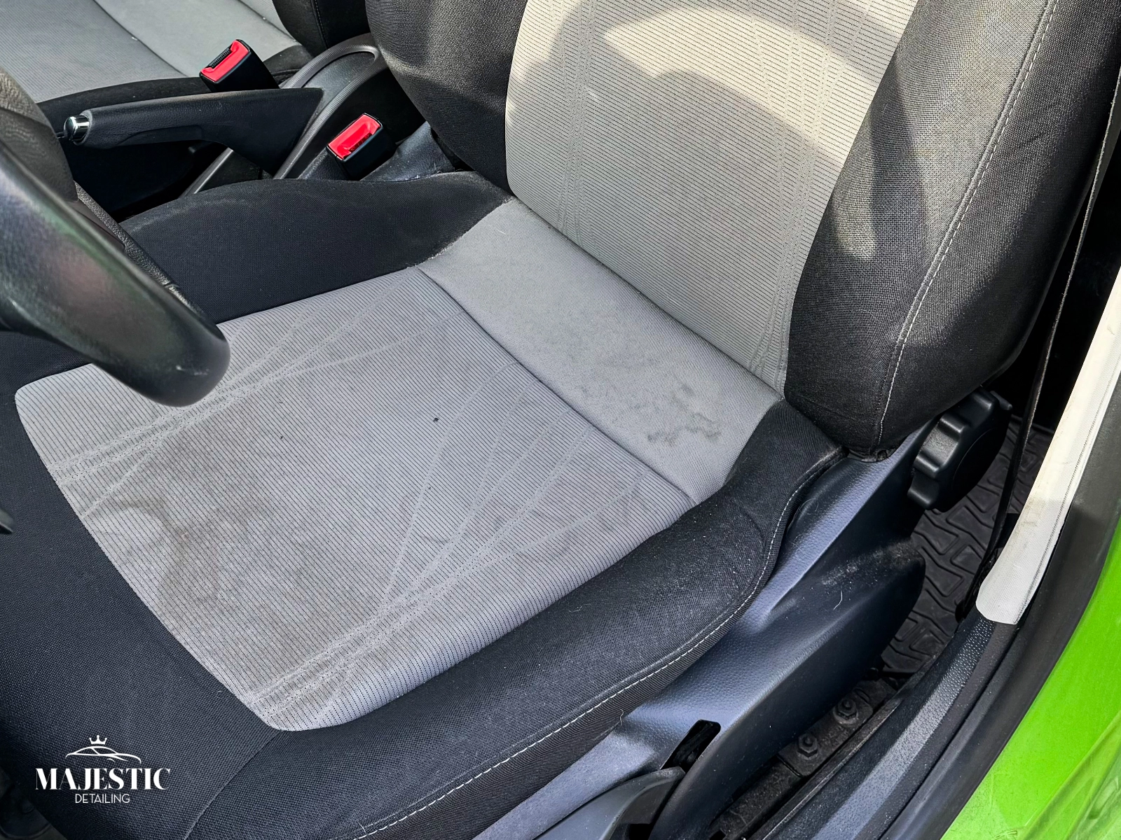Przed - VW Passat Pranie tapicerki materiałowej
